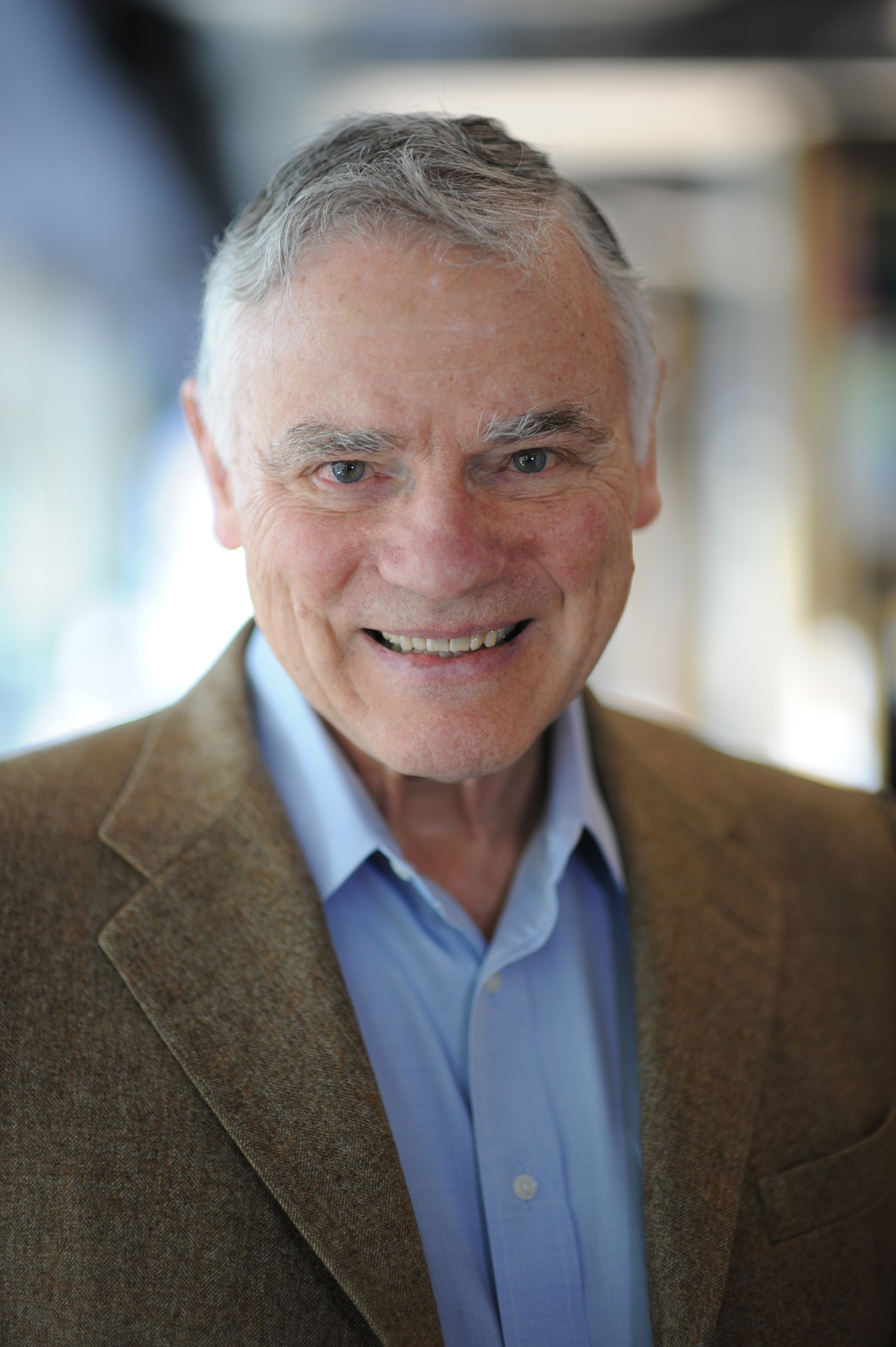 莱诺·伊·胡德(leroy e. hood)